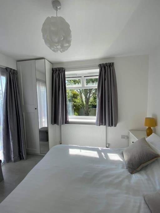 Dingley Dell - Superb Location For Truro In Private Accommodation Perranwell المظهر الخارجي الصورة